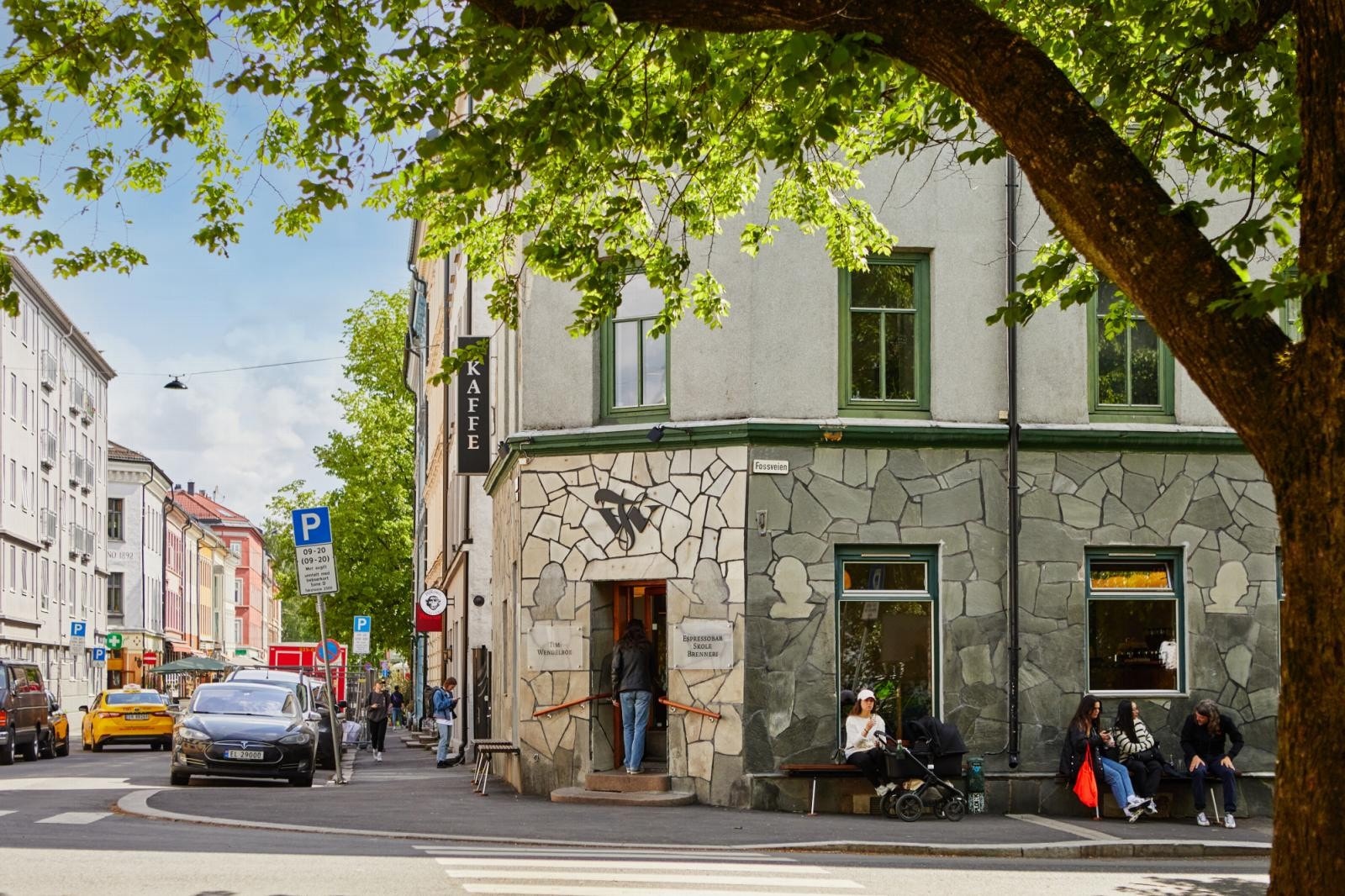 Grünerløkka er spesielt kjent for sine mange nisjekafeer, butikker og restauranter. Din nærmereste kaffebar er selvete Tim Wendelbo! Galleribilde