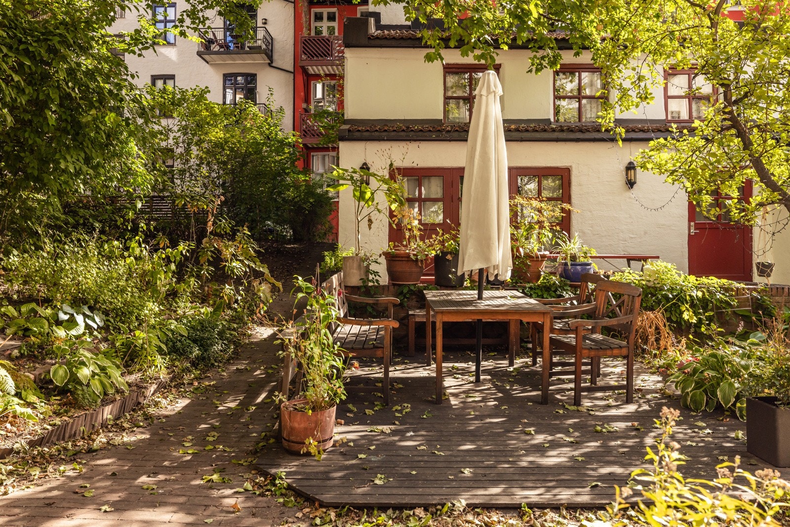 I bakgården er det et eget Grendehus man kan leie til sosiale sammenkomster! Galleribilde