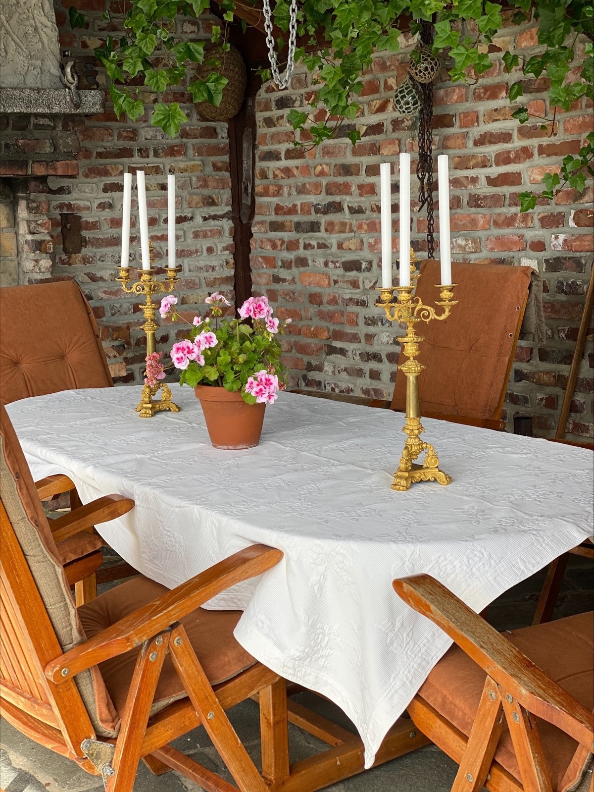 Gled deg til å invitere familie og venner på en koselig kveld i grillhytten. Galleribilde