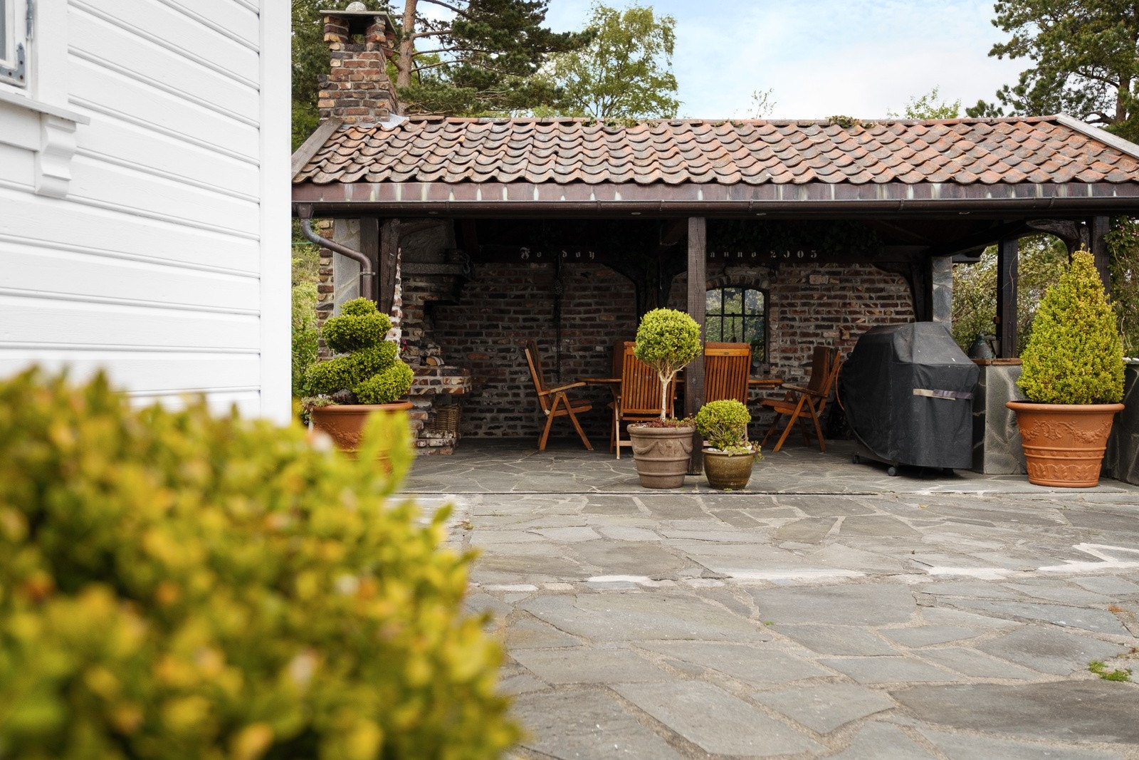 Grillhytten passer ypperlig for hygge på sene sommerkvelder. Galleribilde