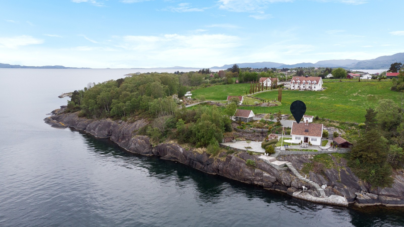 Et fantastisk landsted like ved sjøen. Galleribilde