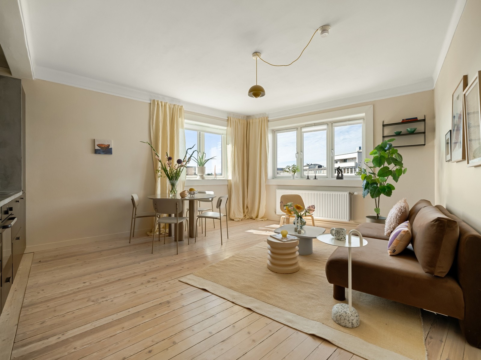 Vi fortsetter i det naturlige oppholdsrommet: Stuen! Galleribilde