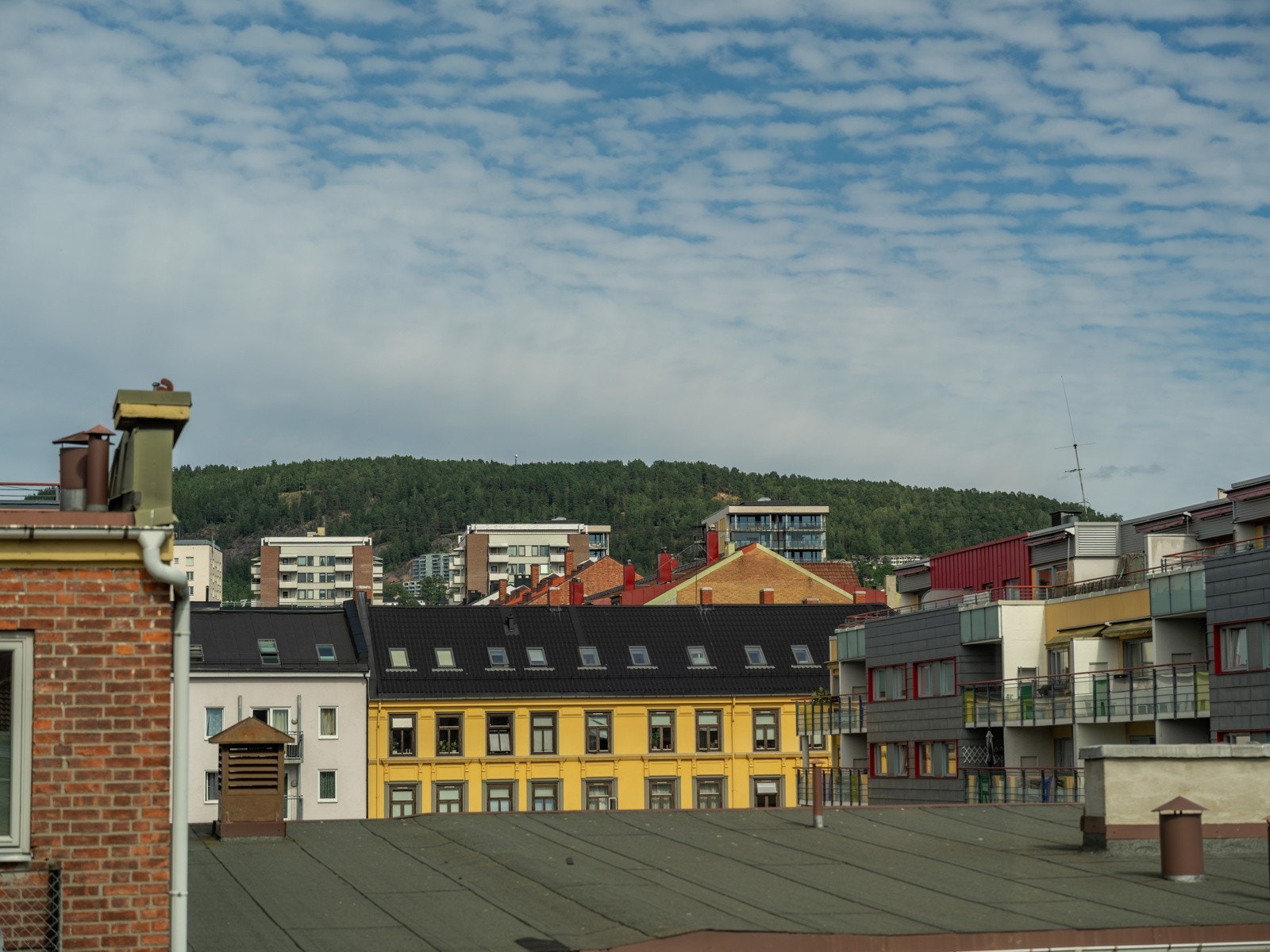 Hvor deilig er det ikke med vindu med utsikt mot Grefsenkollen på badet? Galleribilde