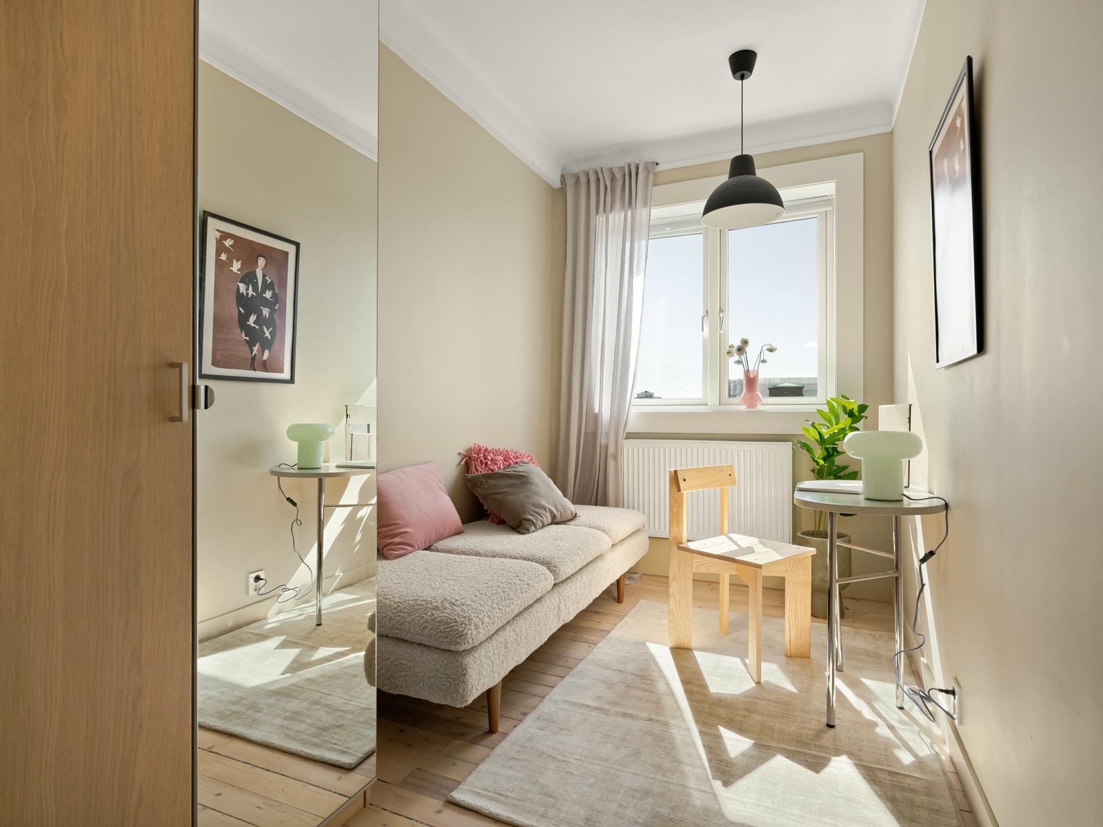 Ved siden av ligger det andre soverommet, også dette av fin størrelse. Galleribilde