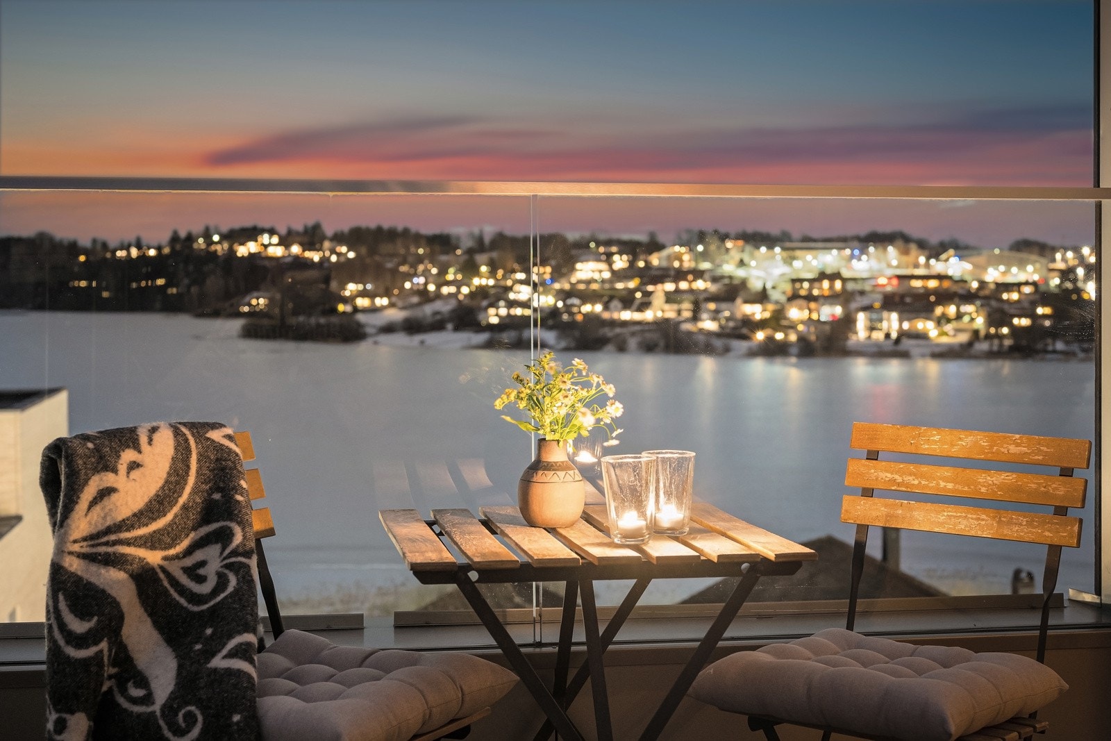 En heve/skyvedør tar oss ut på balkongen. Galleribilde