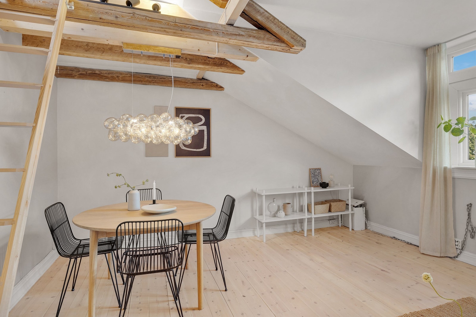 Gode muligheter for diverse møblement og innredningssoner. Galleribilde