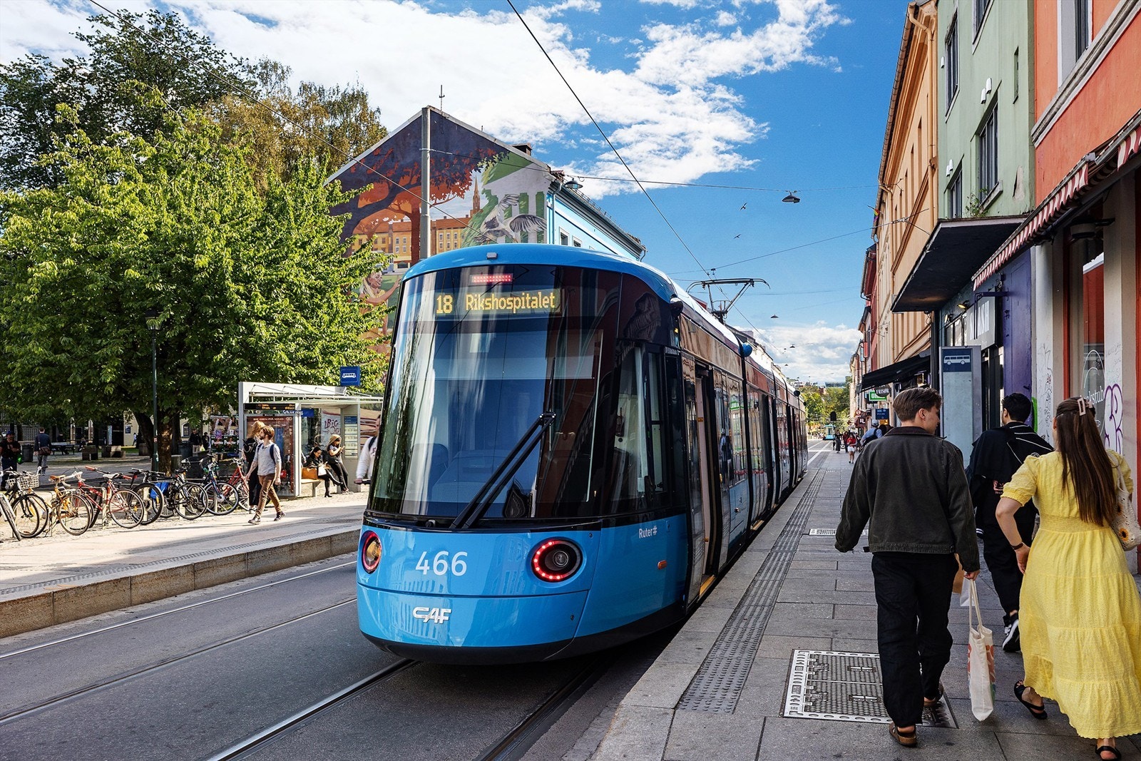 Trikkestopp med linje 15,12 og 18 ligger rett utenfor leiligheten og tar deg ned til sentrum på få minutter. Galleribilde