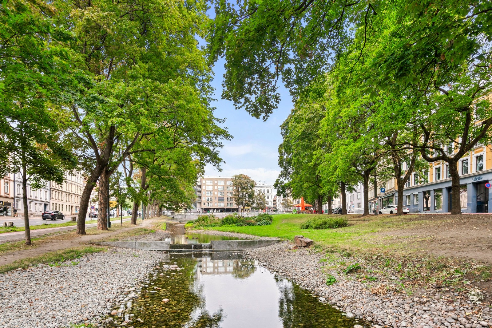 Området er fylt med mye spennende innenfor kultur, utdanning, uteliv, mat og drikke, og er et fantastisk utgangspunkt til alle deler av byen. Galleribilde