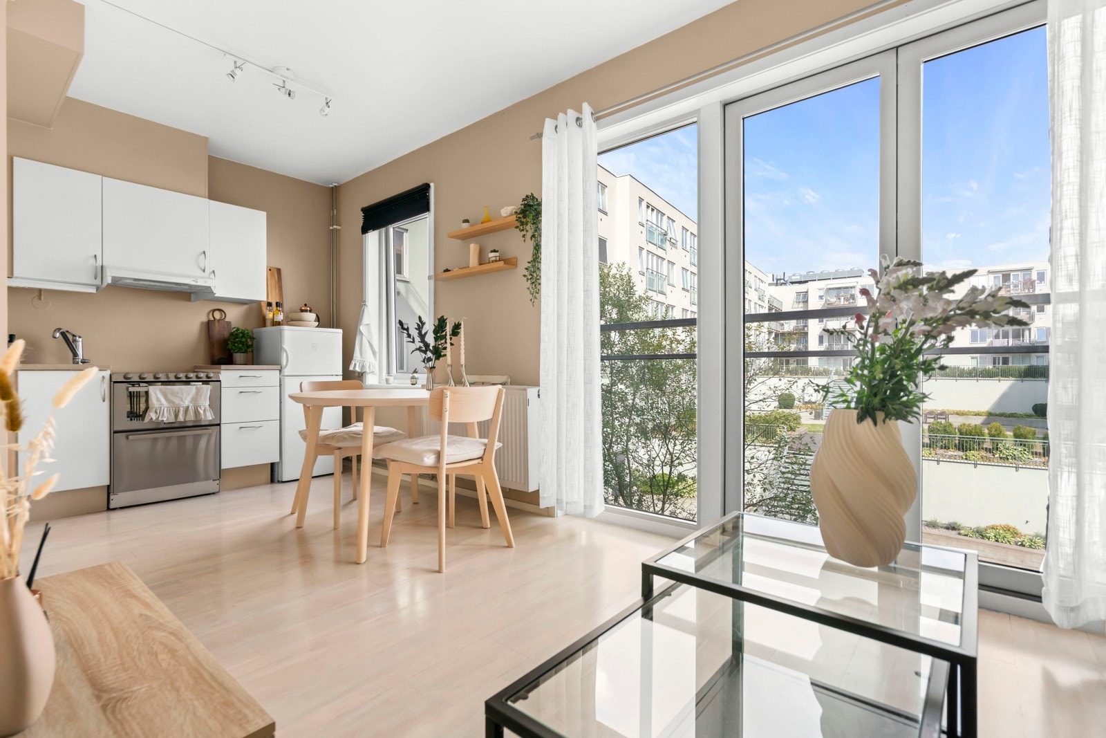 Tor Martin Tinderholt v/Privatmegleren Aksept har gleden av å ønske velkommen til denne lekre leiligheten i Waldemar Thranes gate 72! Galleribilde