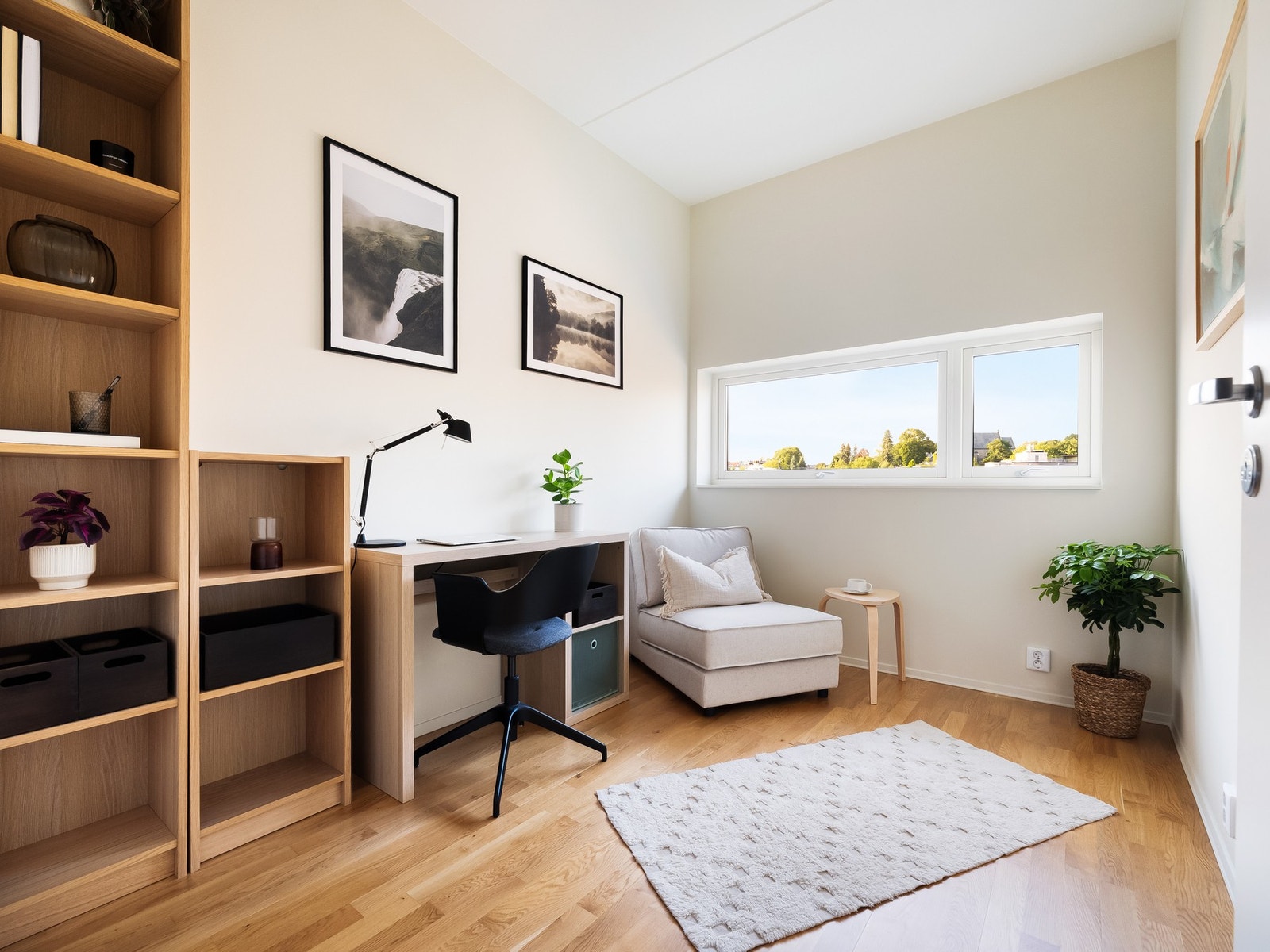 Det andre soverommet har plass til seng og oppbevaringsmøblement. Galleribilde