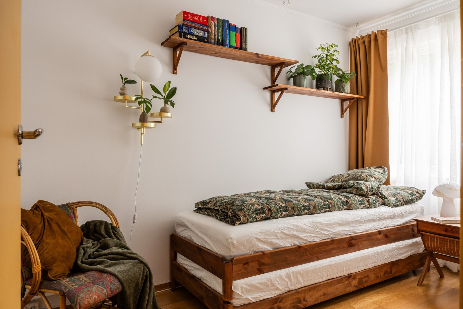 Lyst rom i nøytrale farger med fleksible innredningsmuligheter. Galleribilde