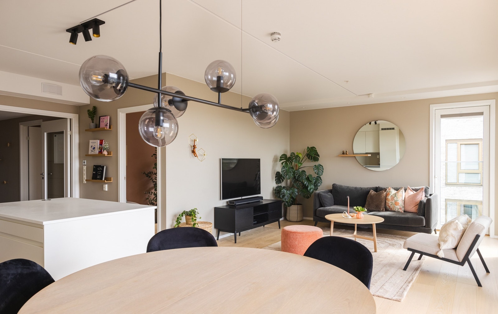 Balansert ventilasjon og vannbåren gulvvarme i alle gulv. Galleribilde