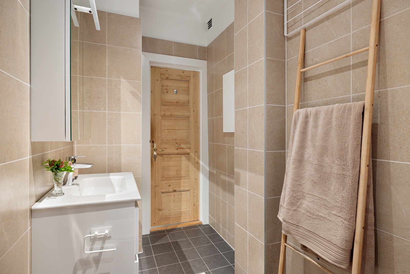 Som beboer har du også tilgang til fellesvaskeri som er lokalisert i Knud Graahs gate 3. Dette kan benyttes i henhold til oppsatte regler. Galleribilde