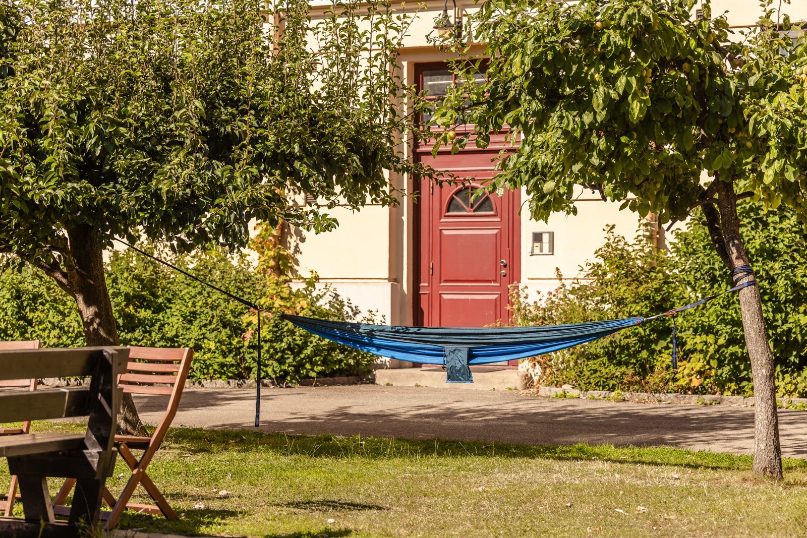 Den idylliske bakgården oppleves som en oase av borettslagets beboere! Galleribilde