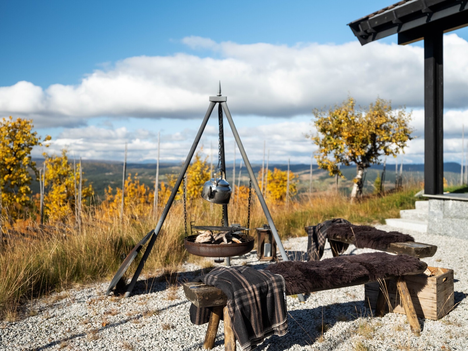 Egen grillplass med bålpanne. Galleribilde