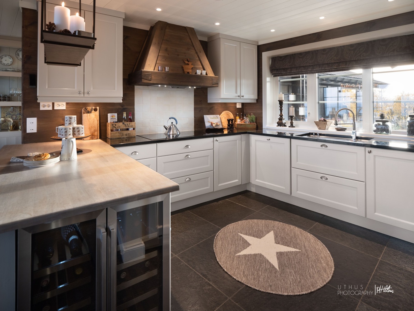 Delikat og velutstyrt kjøkken fra Strai. Galleribilde