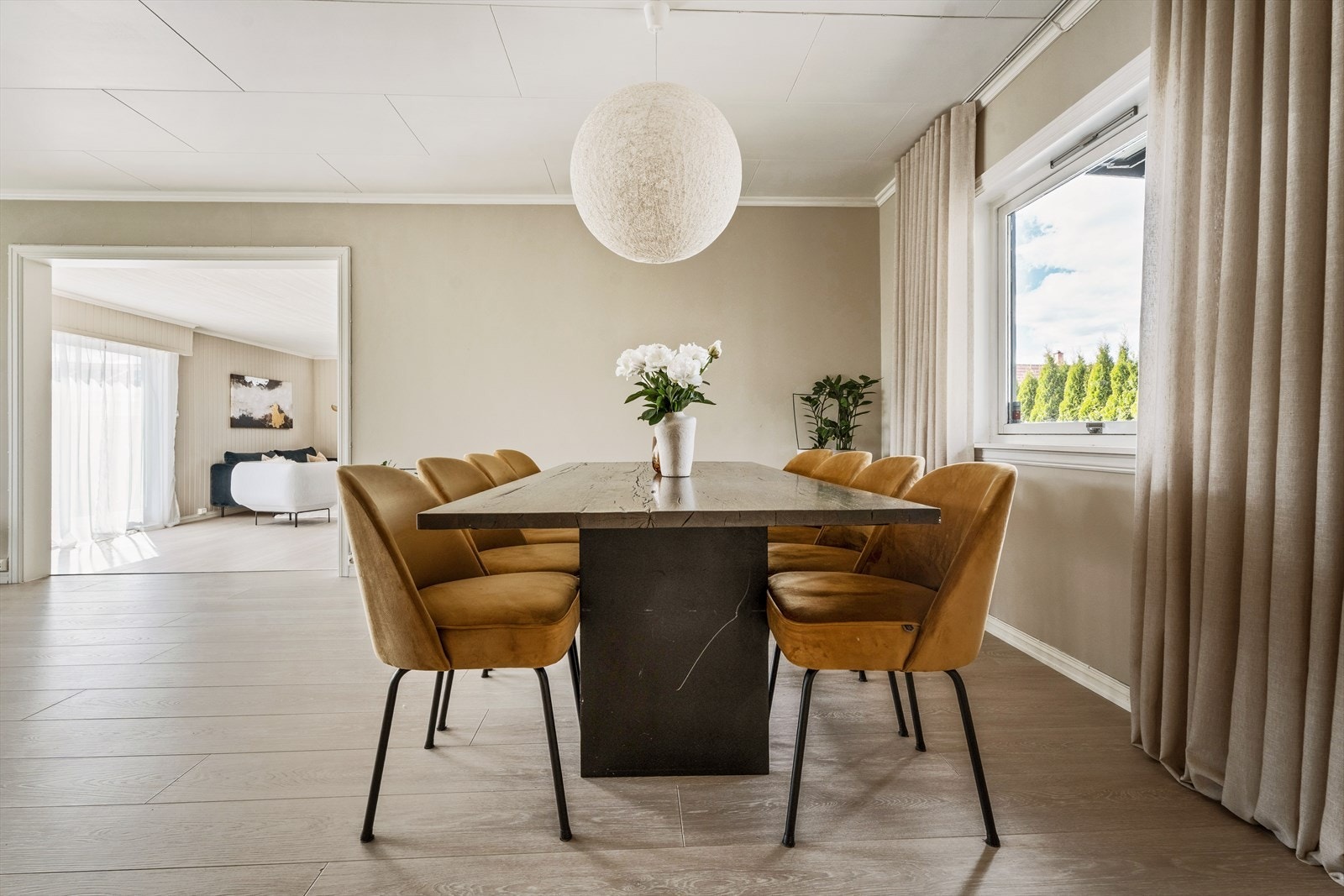 Utnytt arealet med en stor spisestue for hele familien eller vennegjengen. Galleribilde