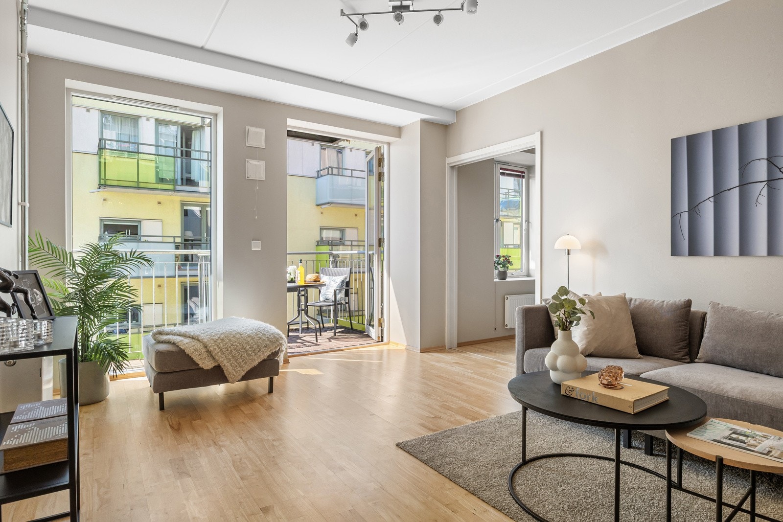 Moderne 3-roms leilighet som er nymalt og klar for innflytning. Galleribilde