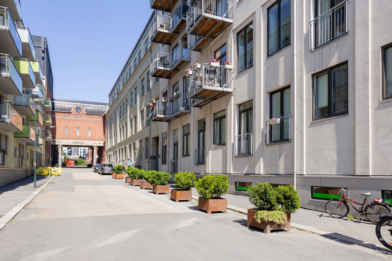 Leiligheten ligger i en rolig blindgate med lite trafikk. Galleribilde