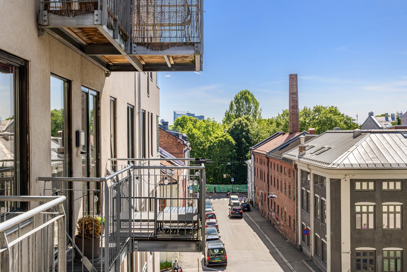 Her er det utsikt til populære Sofienbergparken som ligger kun 200 meter unna. Galleribilde