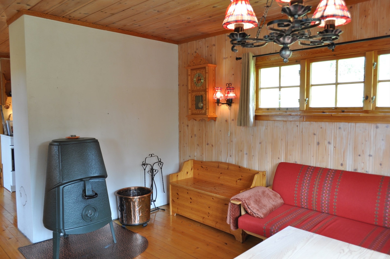 Her er det god plass til en hyggelig sofagruppe for avslapning og samvær. Galleribilde