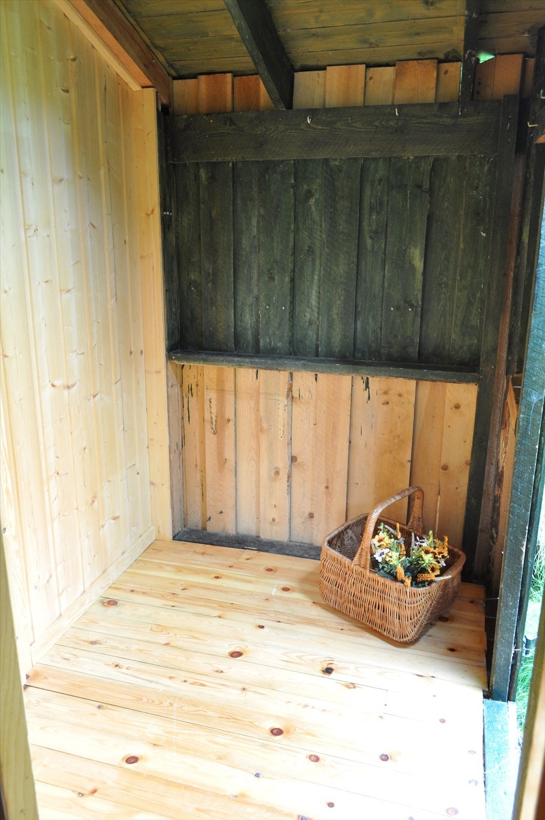 I gangen mellom badet og boden har du lagringsplass for utstyr og ved Galleribilde