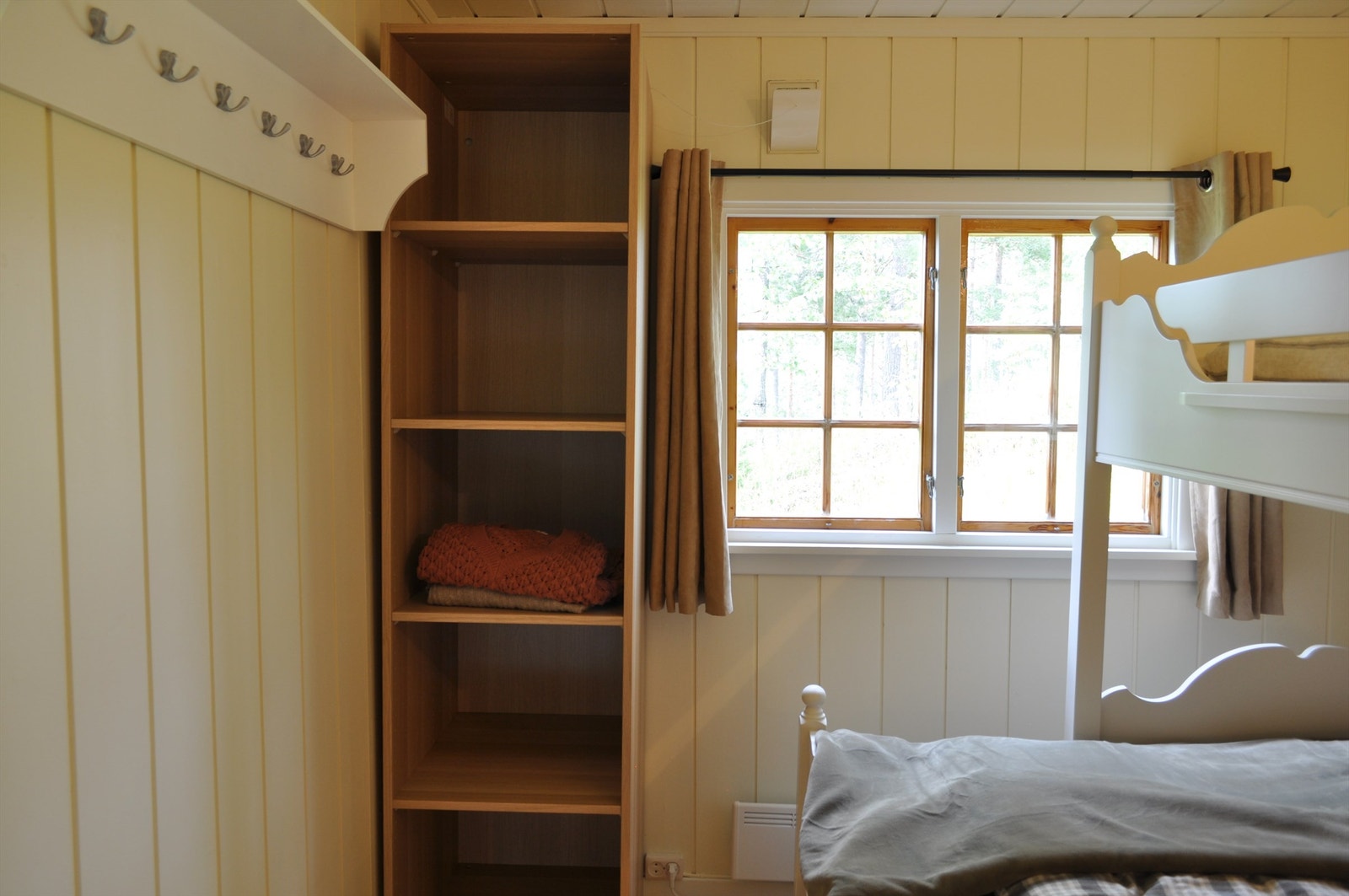 Soverom 2 har også god plass til køyeseng og oppbevaring. Galleribilde