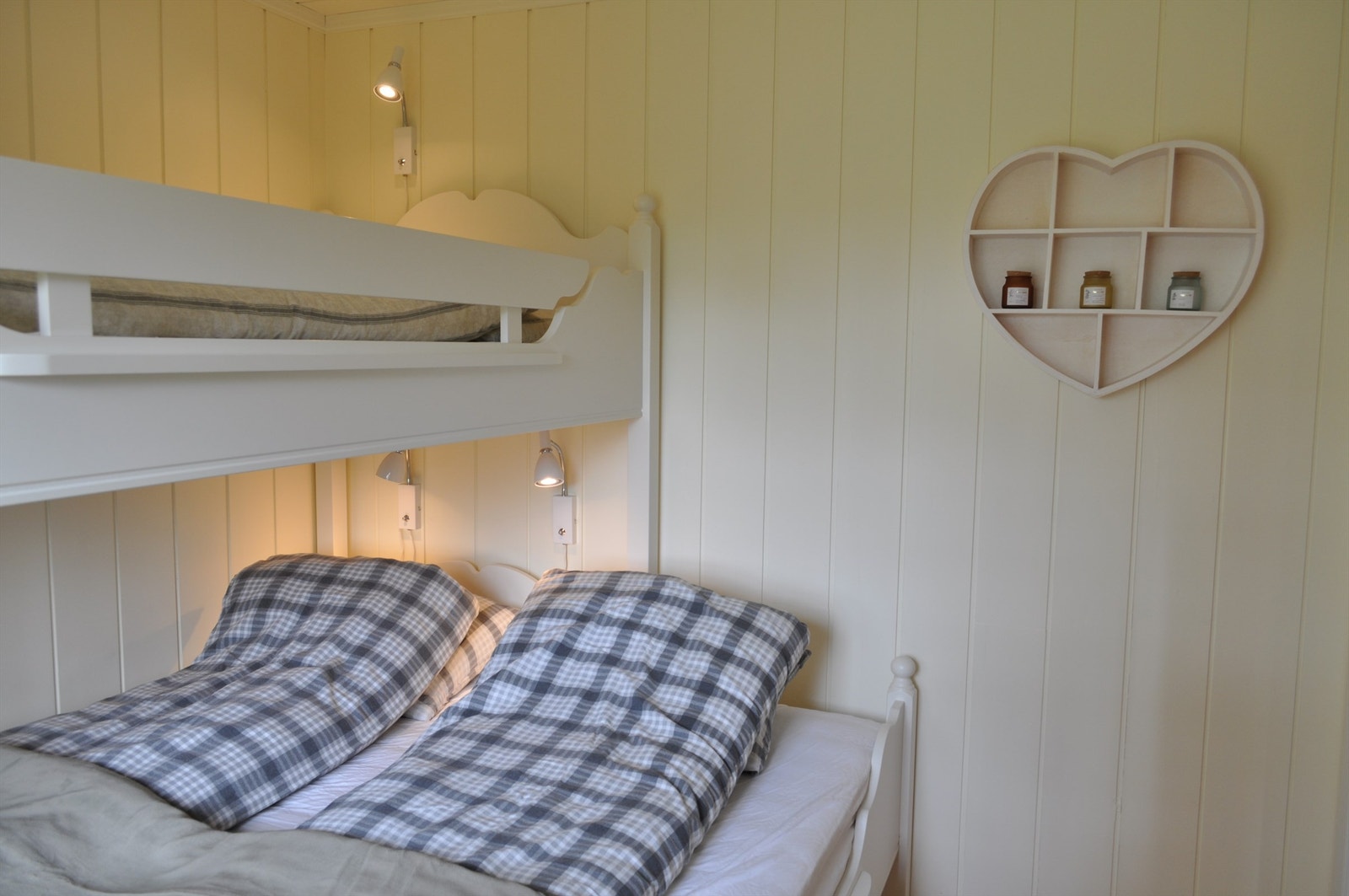 Soverom 1 er innredet med en familiekøye. Galleribilde