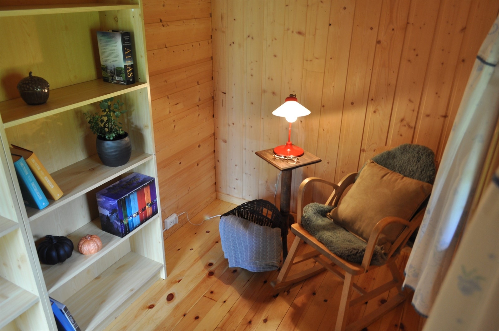 Bod - ikke godkjent som soverom. Innredet som lesekrok. Galleribilde