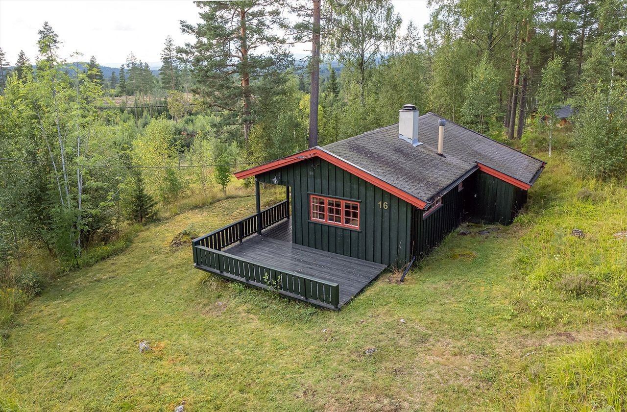 Nyt gode solforhold på den delvis overbygde, sør-vestvendte terrassen. Galleribilde