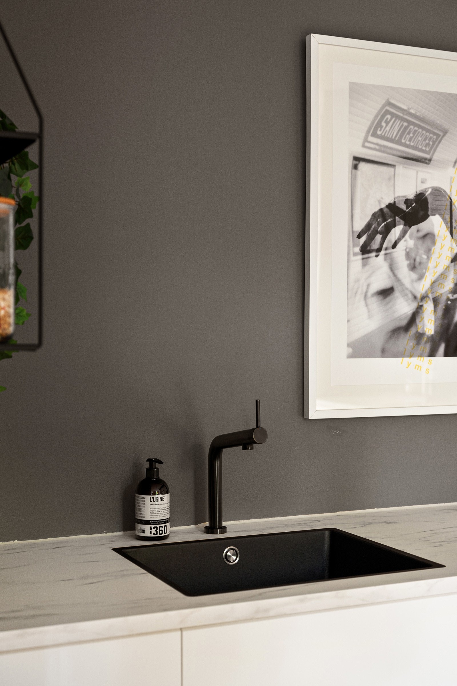 Montert komfyrvakt og automatisk lekkasjestopper. Galleribilde