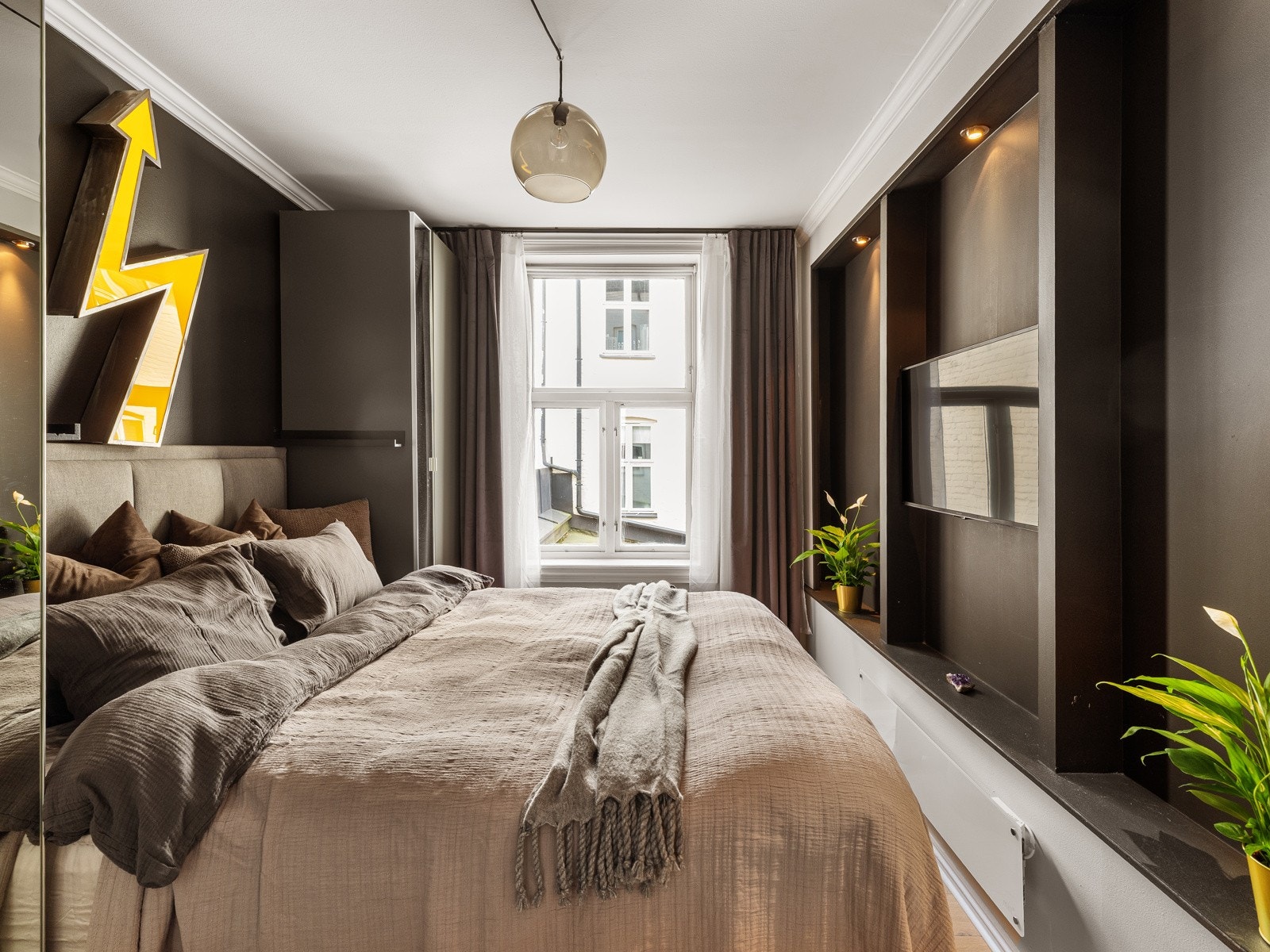 Leiligheten har to soverom med garderobeskap som følger med. Galleribilde