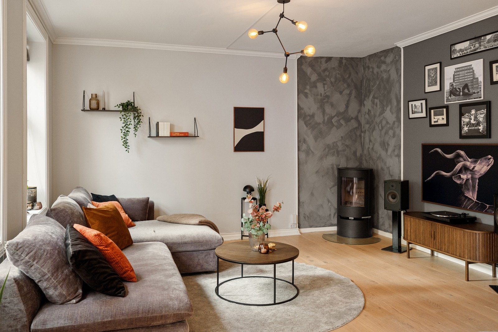 Den gjennomgående leiligheten vender i sin helhet mot indre gårdsrom. Galleribilde