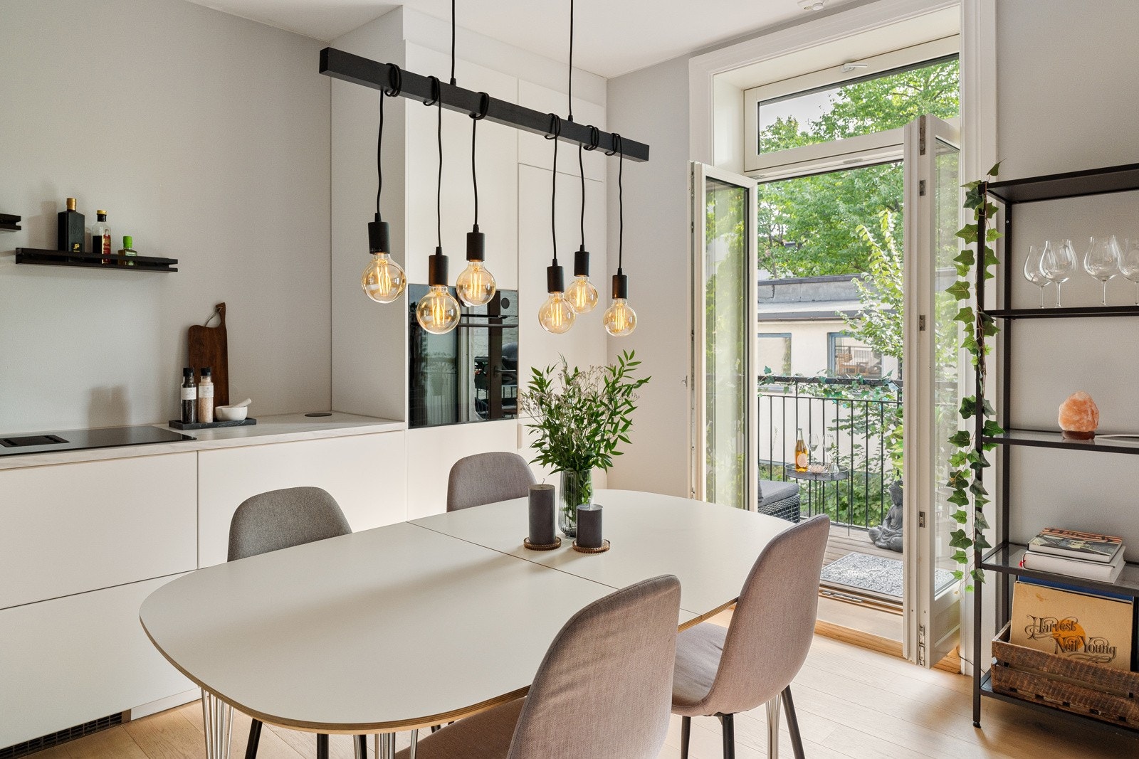 Et naturlig samlingspunkt for hyggelig måltider. Galleribilde