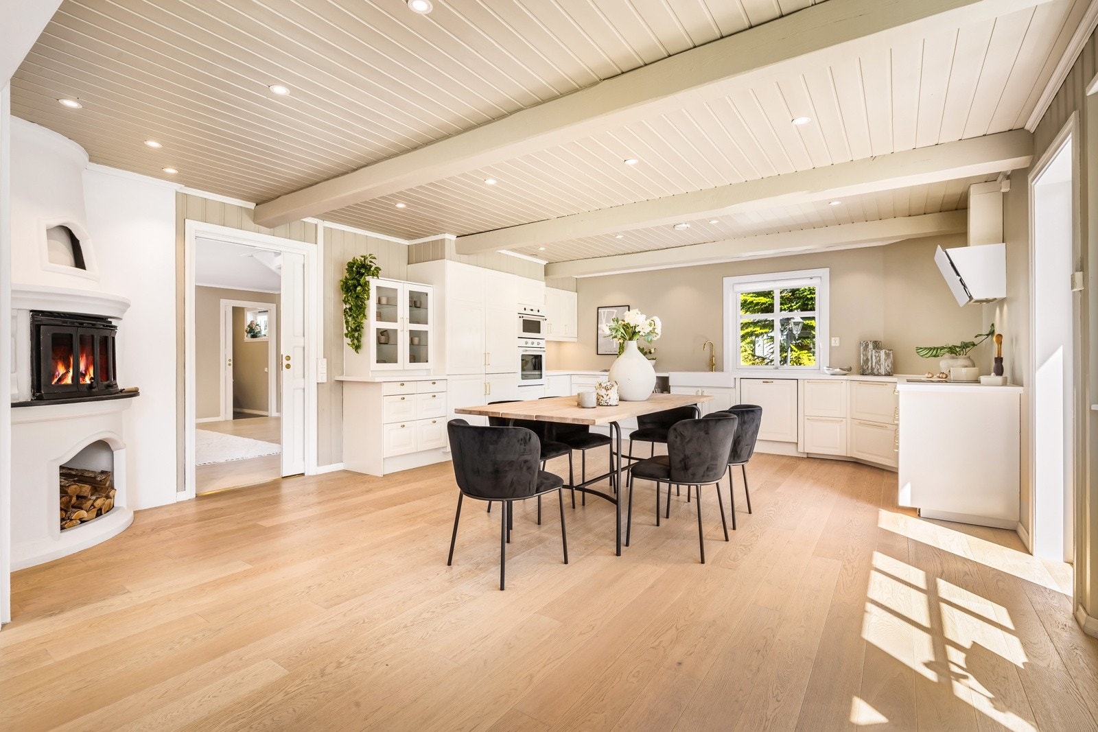 - Store og gode rom er en gjenganger i denne romslige eneboligen - Galleribilde