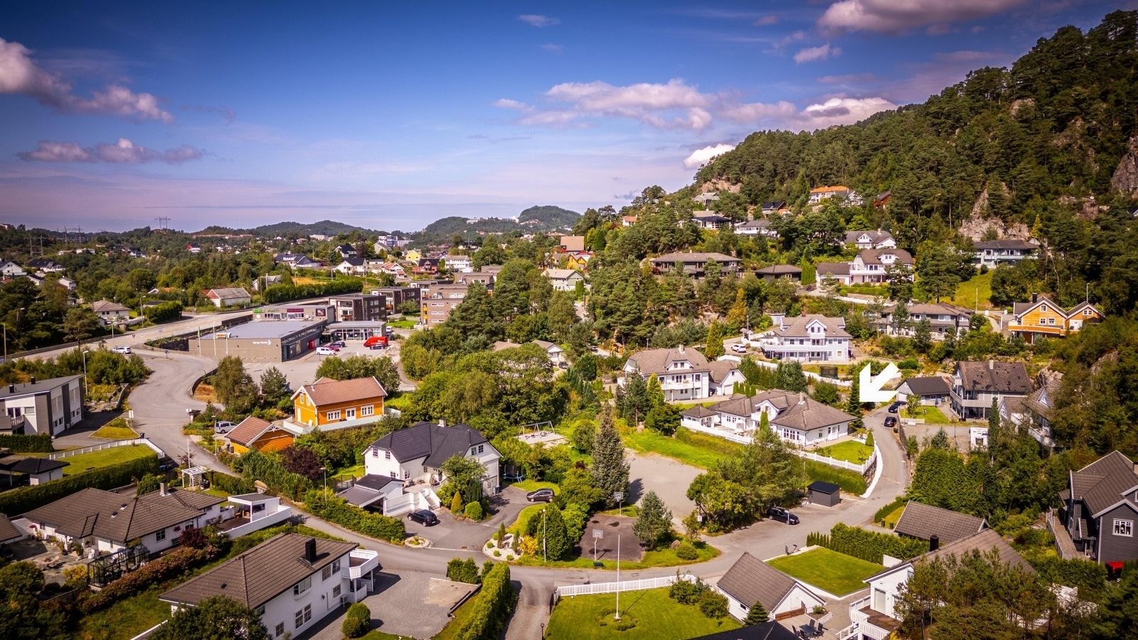 - Eiendommen ligger barnevennlig til med lite gjennomgangstrafikk i blindgate - Galleribilde