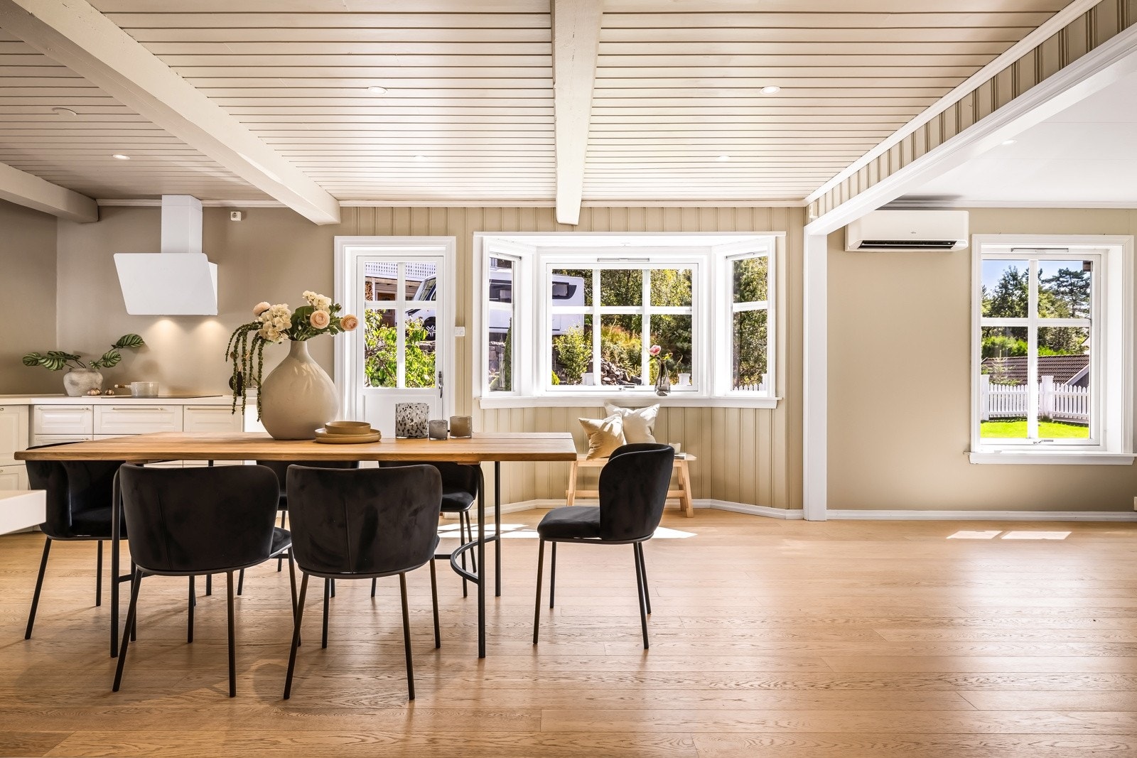 - Lysinnslipp fra flere sider - veldig gode lysforhold - Galleribilde