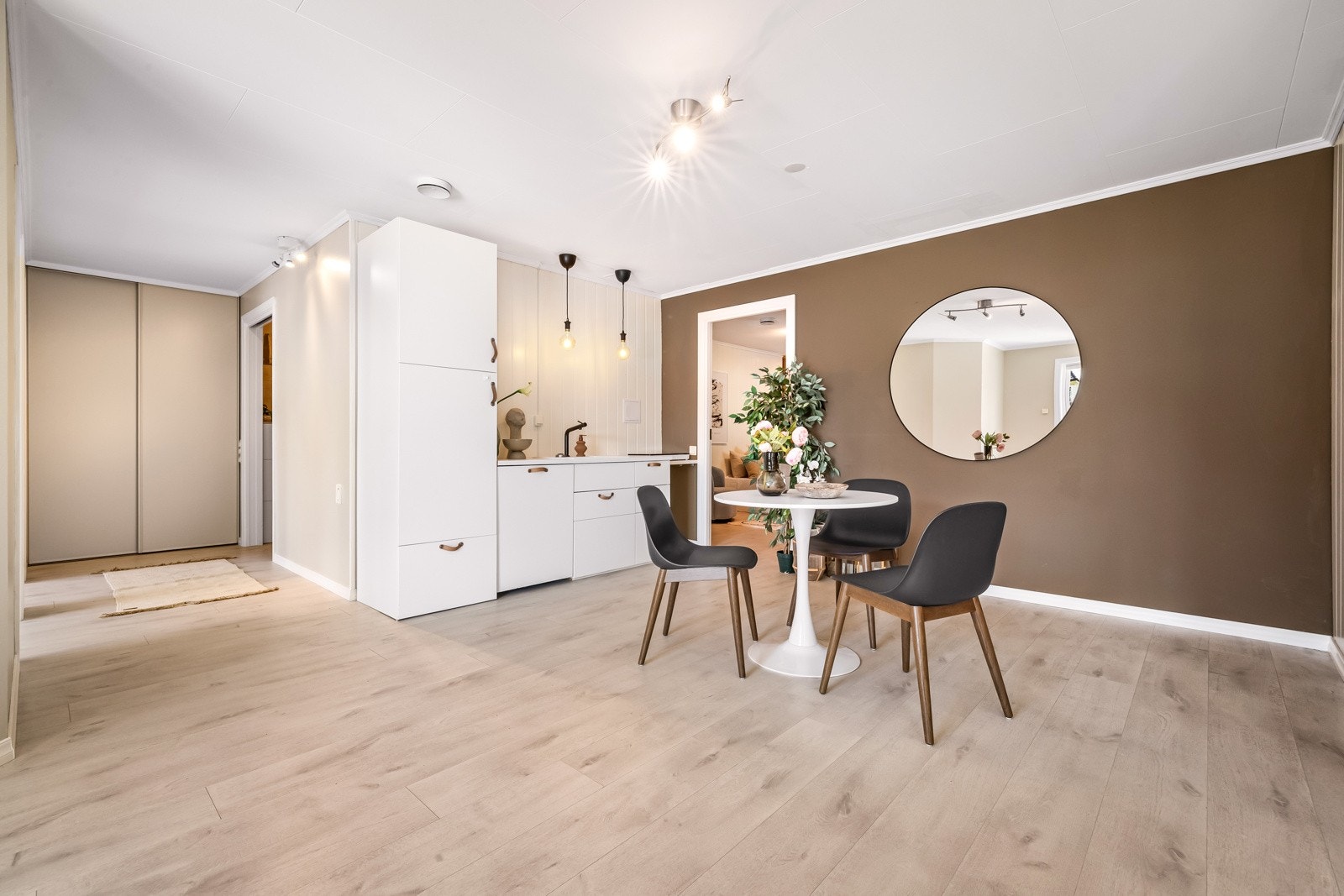 - God plass til spisestue også i den andre stuen - Galleribilde