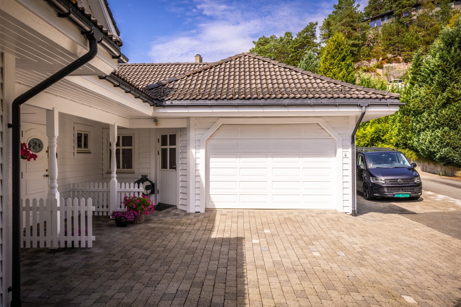 - Du har plass til flere biler på tunet - Galleribilde