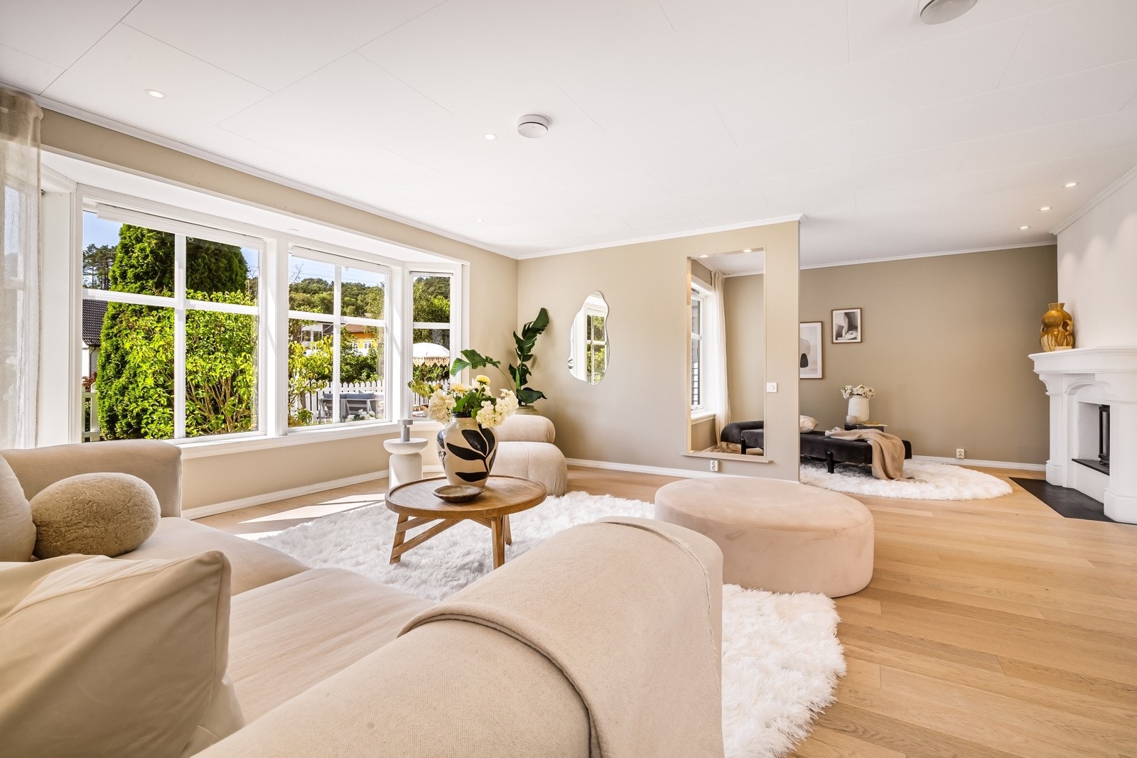 - Store og gode vindusflater - godt med lysinnslipp i hele boligen - Galleribilde