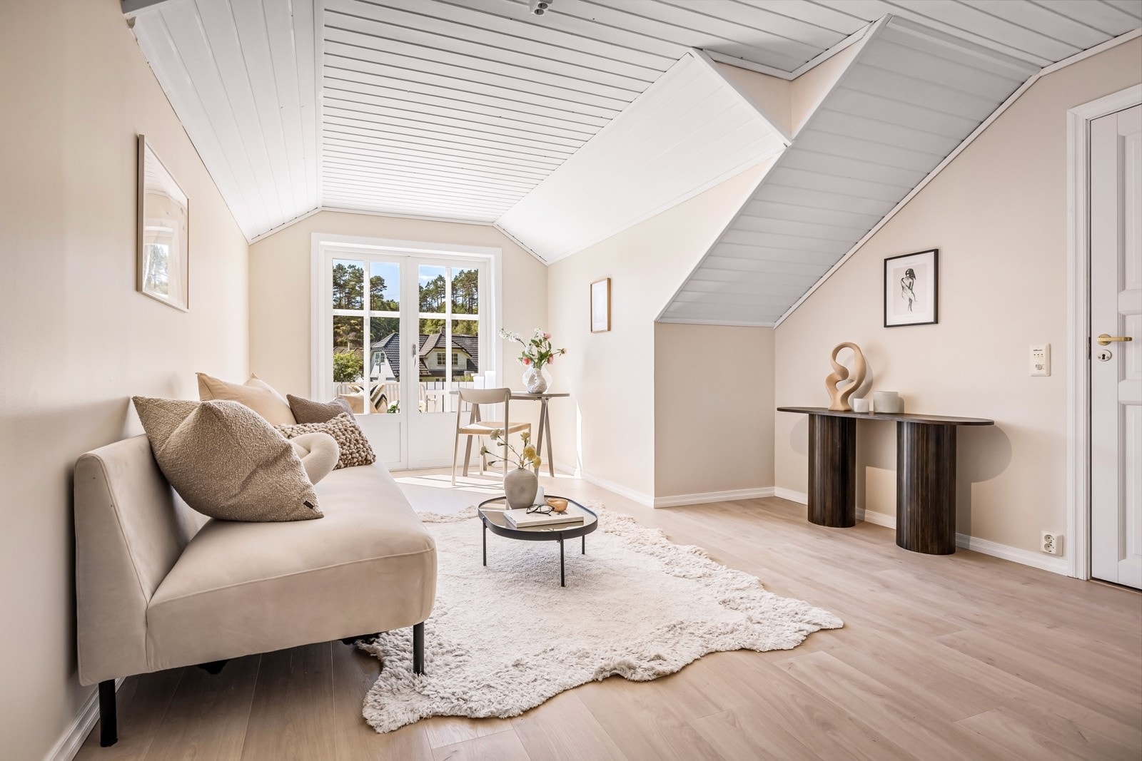 - Loftstue er genial for barnefamilier, eller andre som trenger flere sittesoner - Galleribilde