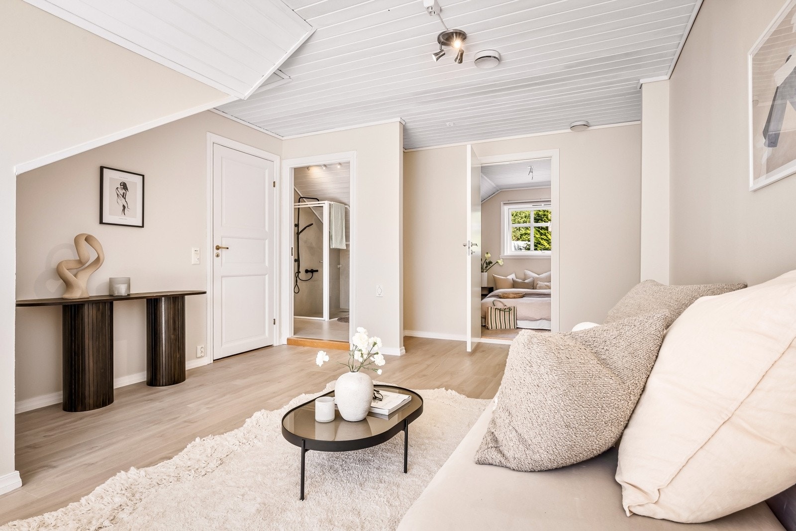 - I tillegg til loftstue har du også bad og soverom i loftsetasjen - Galleribilde