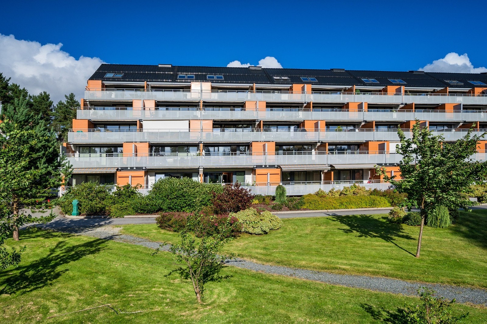 De senere år har byggene blitt oppgradert med blant annet nytt tak, fasadeplater, etterisolering, vinduer, balansert ventilasjon Galleribilde