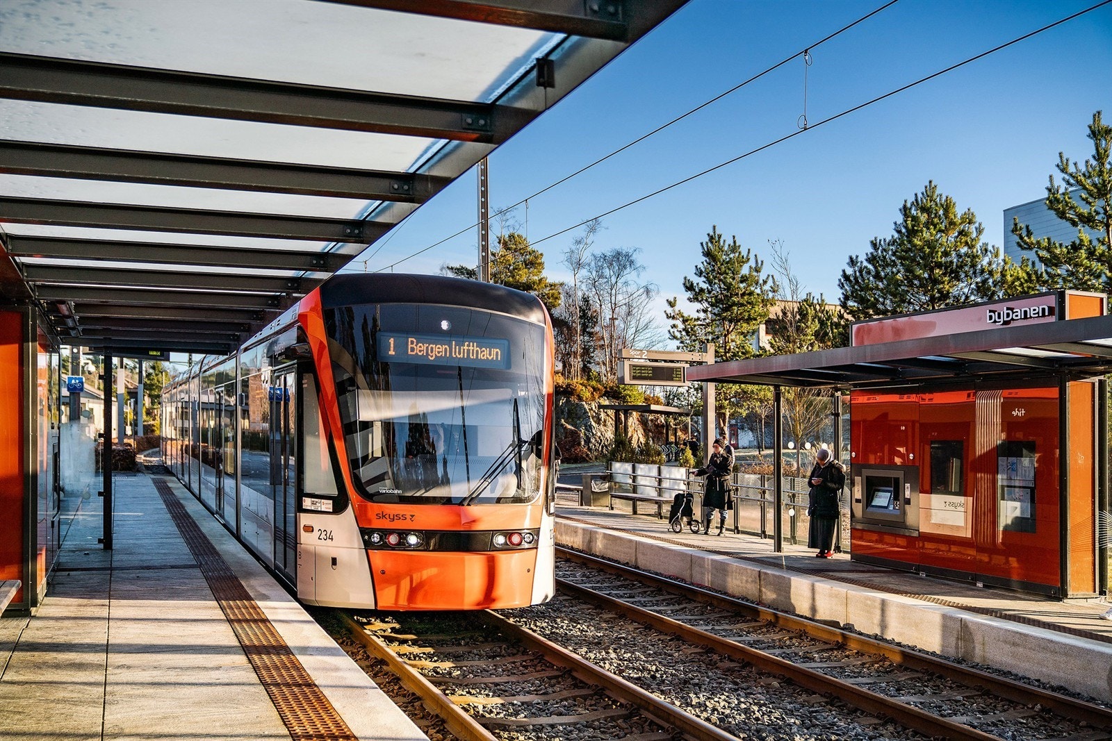 Bybanestopp ved Sandslimarka ligger ca. 8-10 minutter unna til fots Galleribilde