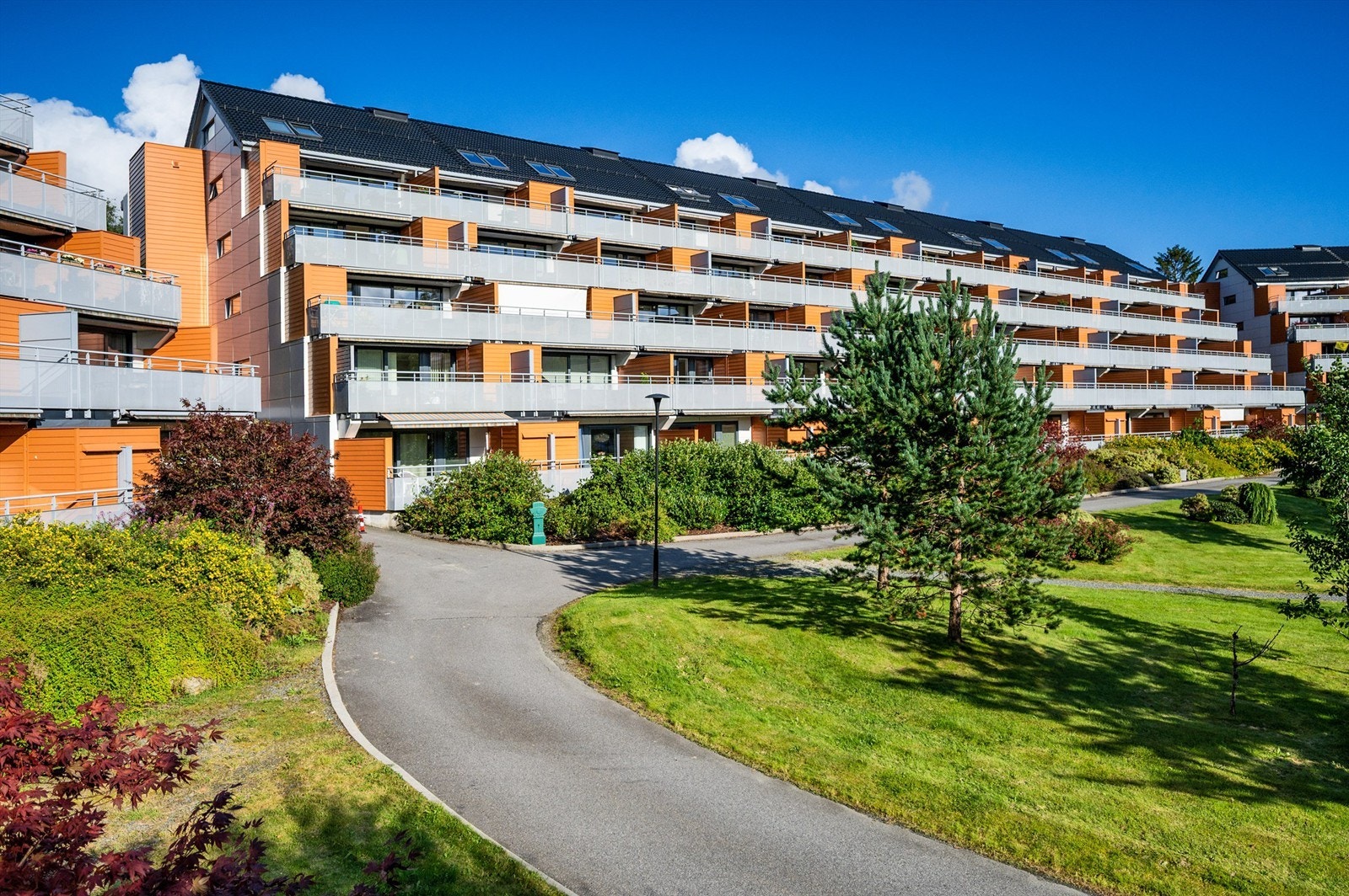 Fellesområder rundt om på borettslagets eiendom er pent opparbeidet og velholdt. Galleribilde