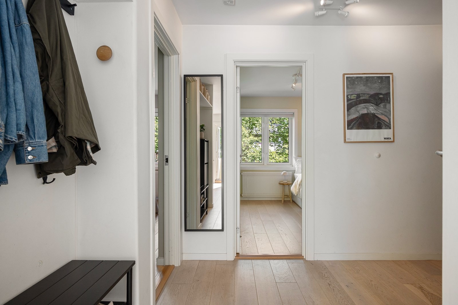 Fra gangen er det adkomst til boligens to soverom. Galleribilde