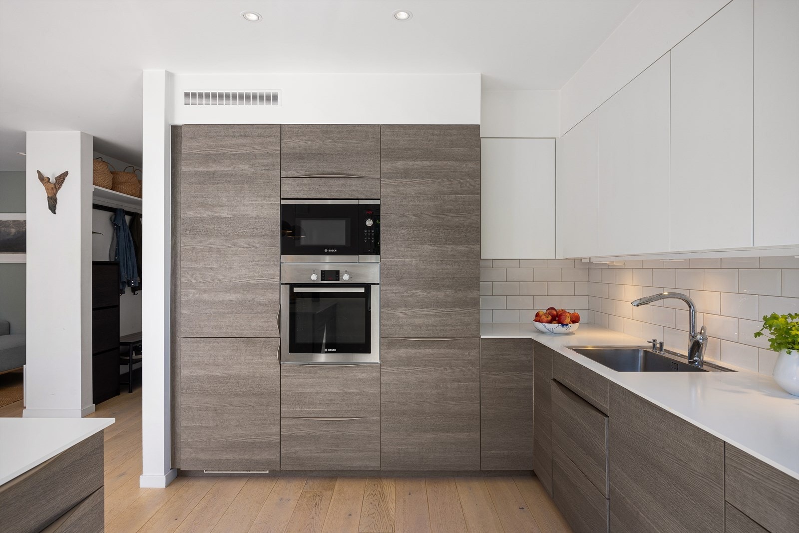 Himlingen er utstyrt med downlights, som gir godt og effektivt arbeidslys. Galleribilde