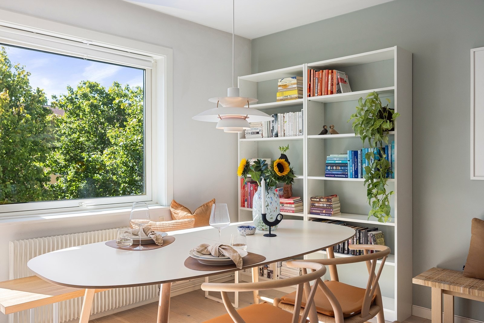 Varmtvann, fyring, TV og internett er inkludert i felleskostnadene. Galleribilde