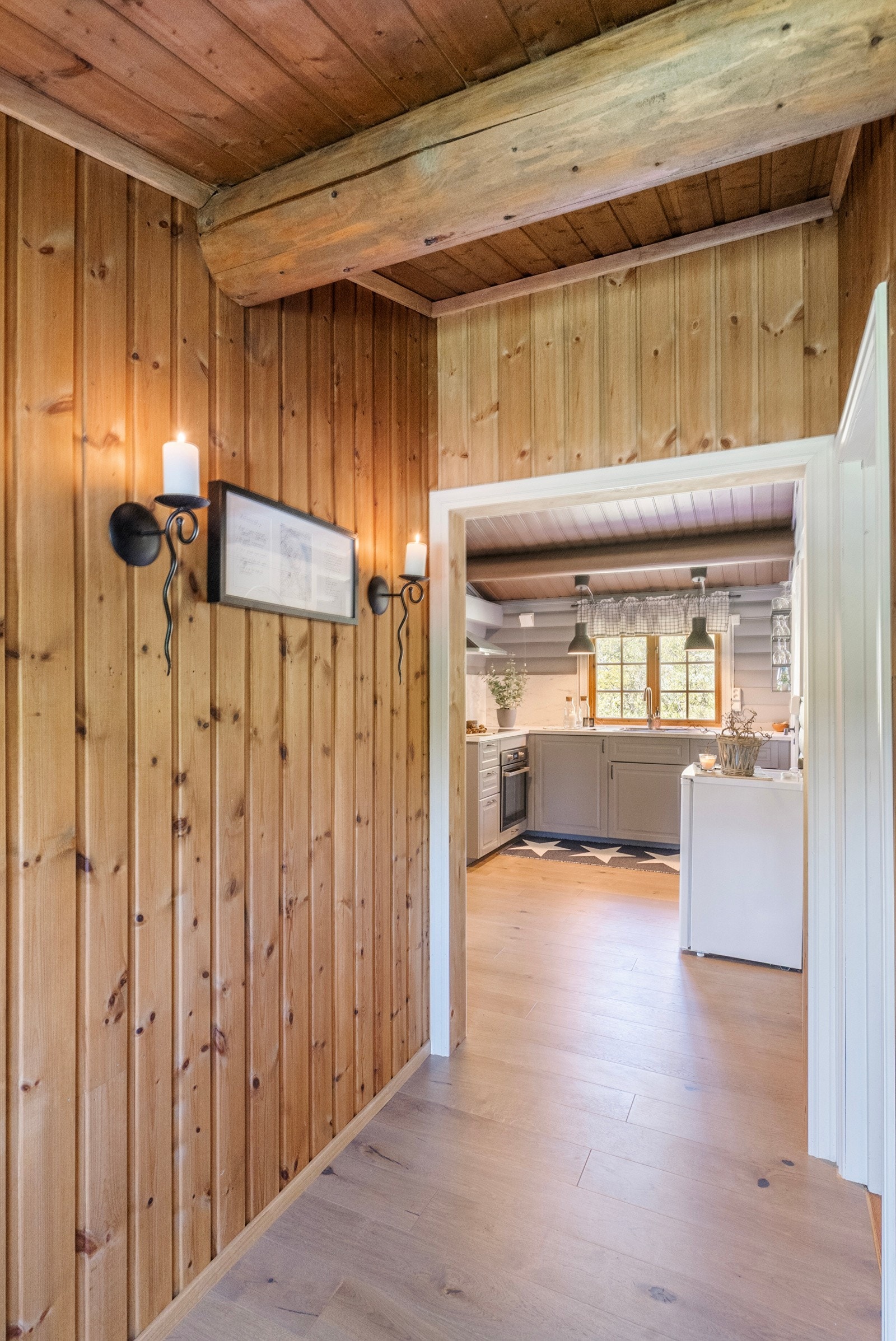 Hytta har innlagt både vann og strøm Galleribilde