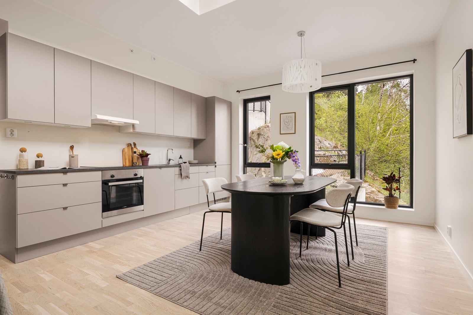 Stue/kjøkken i 1. etg er på 28,9 kvm. Galleribilde